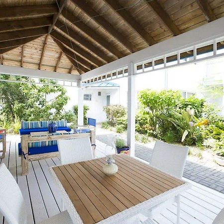 Villas Of The Galleon Seven Mile Beach Esterno foto